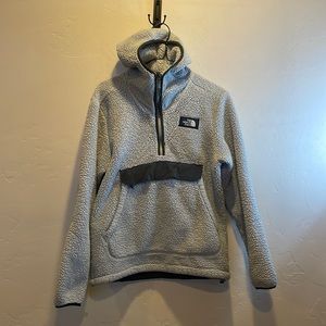 Men’s Small (Fits like Women’s Medium) North Face Campshire Sherpa Pullover
